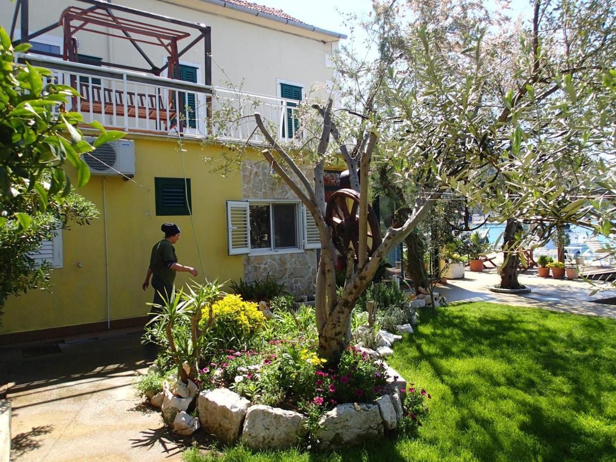Apartments By The Sea Blace, Neretva Delta - Usce Neretve - 16068 Exterior photo
