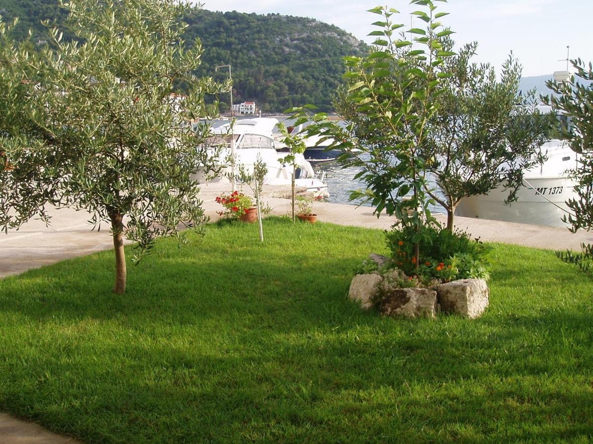 Apartments By The Sea Blace, Neretva Delta - Usce Neretve - 16068 Exterior photo